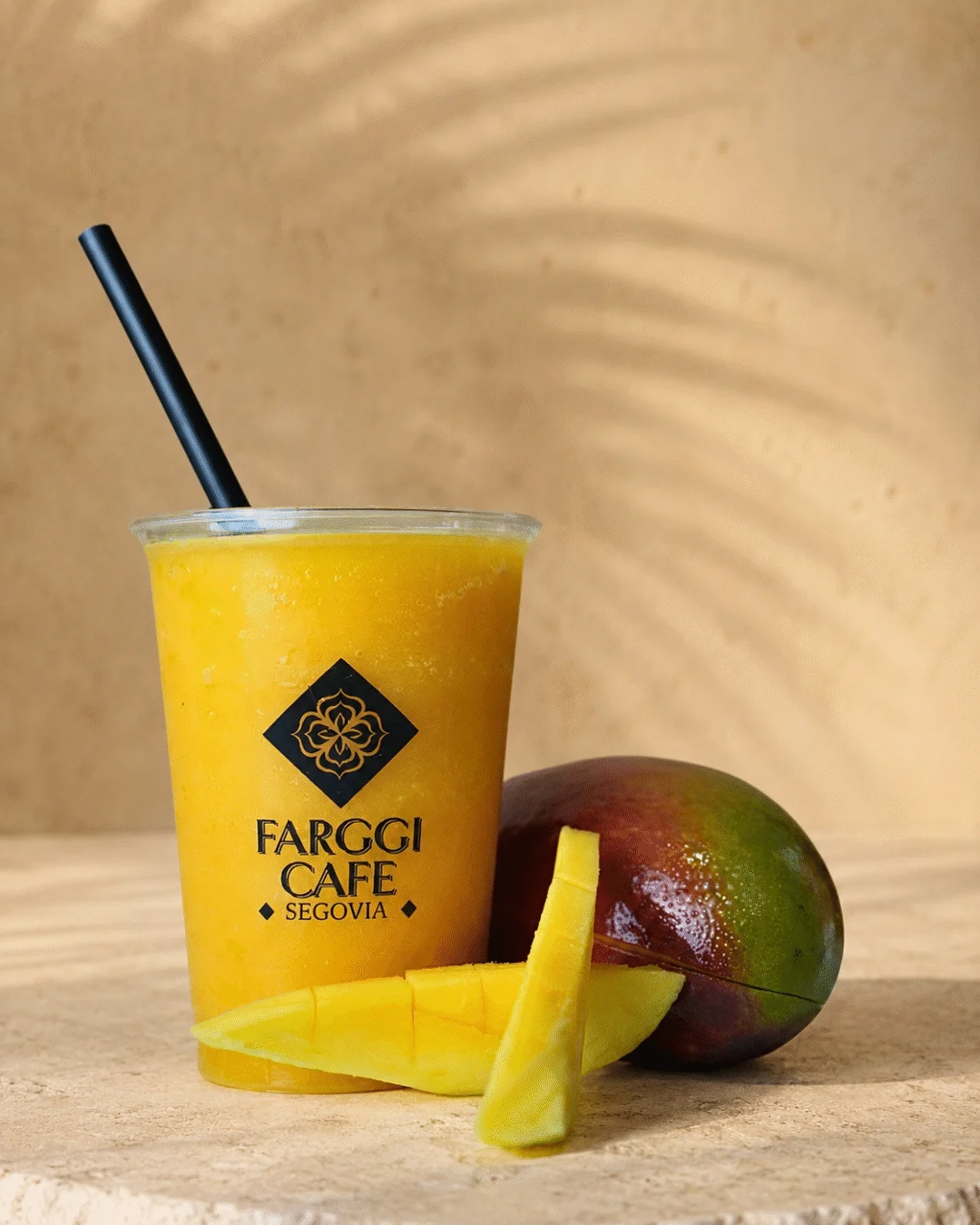 Bebida de mango fotografiada para el contenido de Farggi